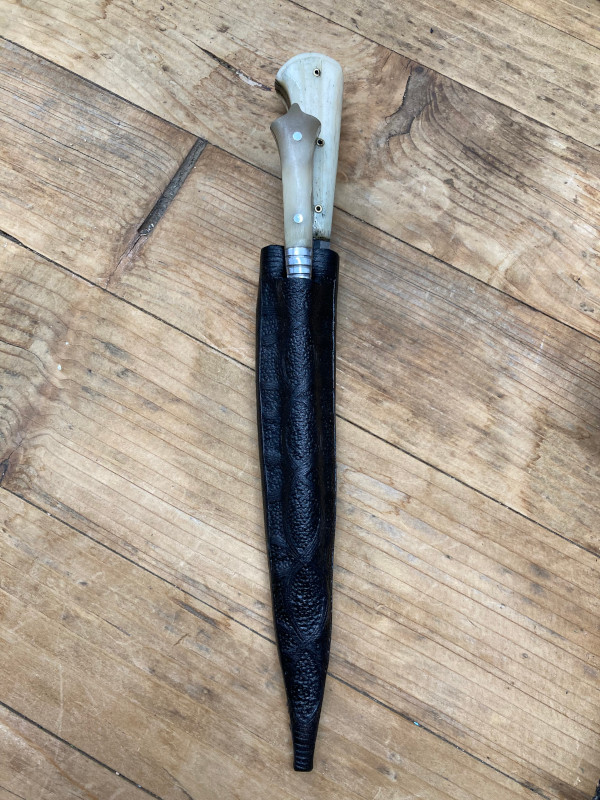 gefaerbtes-futteral-essbesteck-messer-800×600