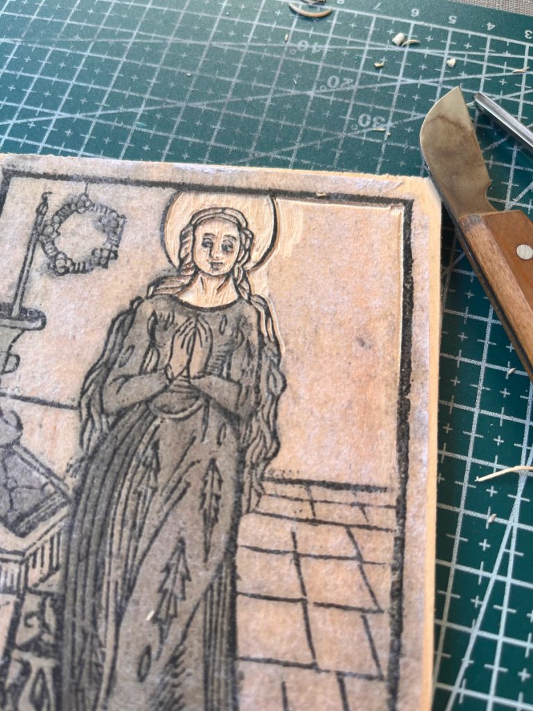 Schneiden des Druckstocks für den Holzschnitt Maria im Ährenkleid mit Hohleisen